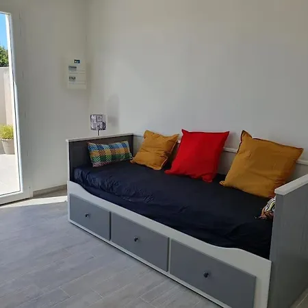 Maison Neuve Chic Djoko * Medis