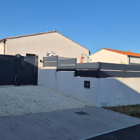 Maison Neuve Chic Djoko Apartment Medis
